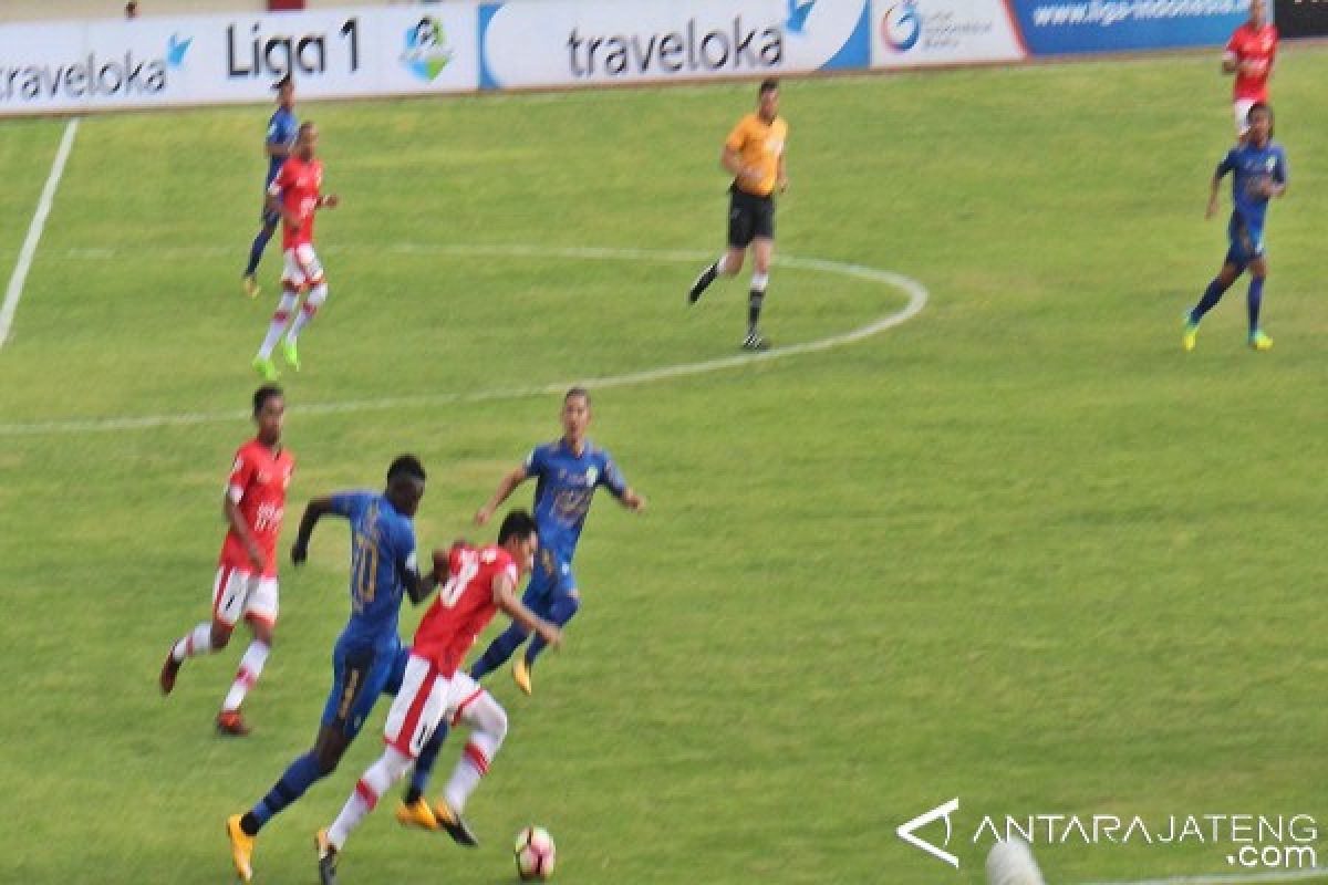 Persib Tidak Lanjutkan Pertandingan karena Protes Wasit