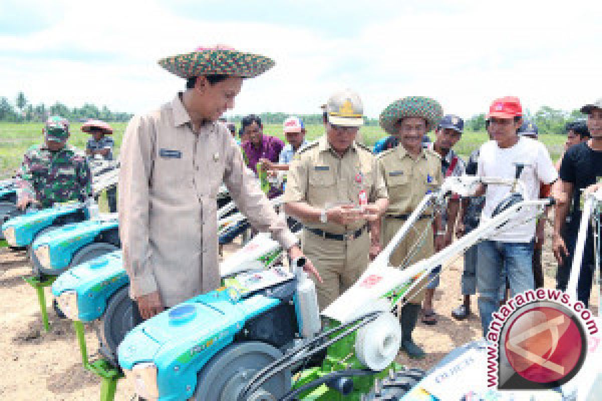 Pemkab berikan bantuan Alsintan untuk petani cabai