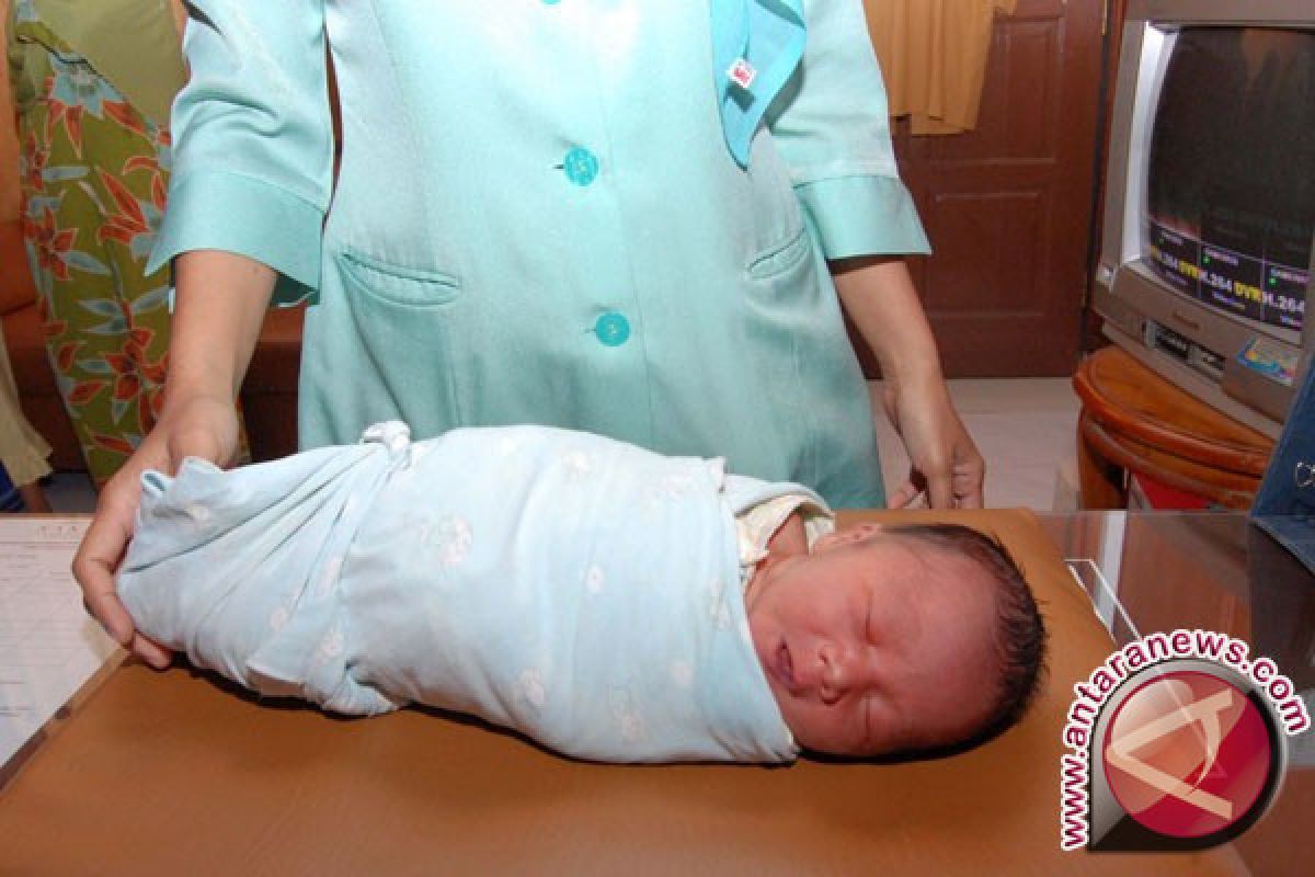 Seorang bayi perempuan diperkirakan berusia dua hari dibuang di Ancol
