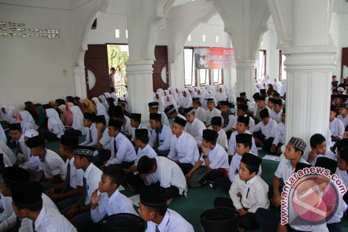 Santri dayah di Aceh Tengah ikuti sosialisasi bahaya narkoba