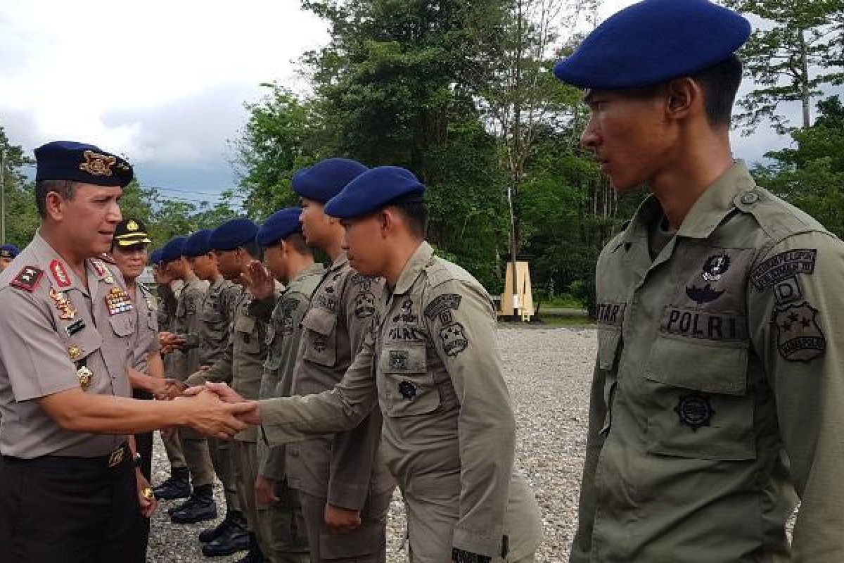 Satgas terpadu penanggulangan Tembagapura menjaga warga dari gangguan KKB 