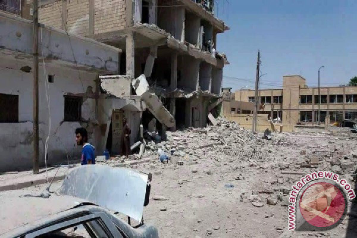 Bom bunuh diri tewaskan puluhan orang di Suriah, kata pemantau