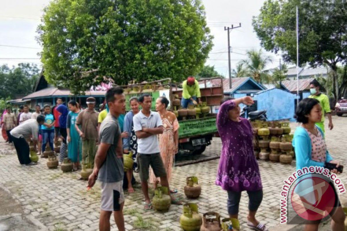 Ratusan warga Penajam kecewa OP elpiji batal