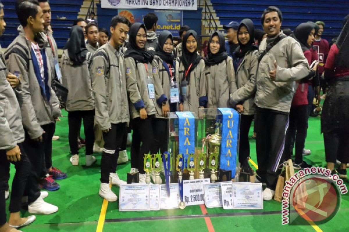 Marching Band Bahana Suara Tapin Juara Umum Nasional