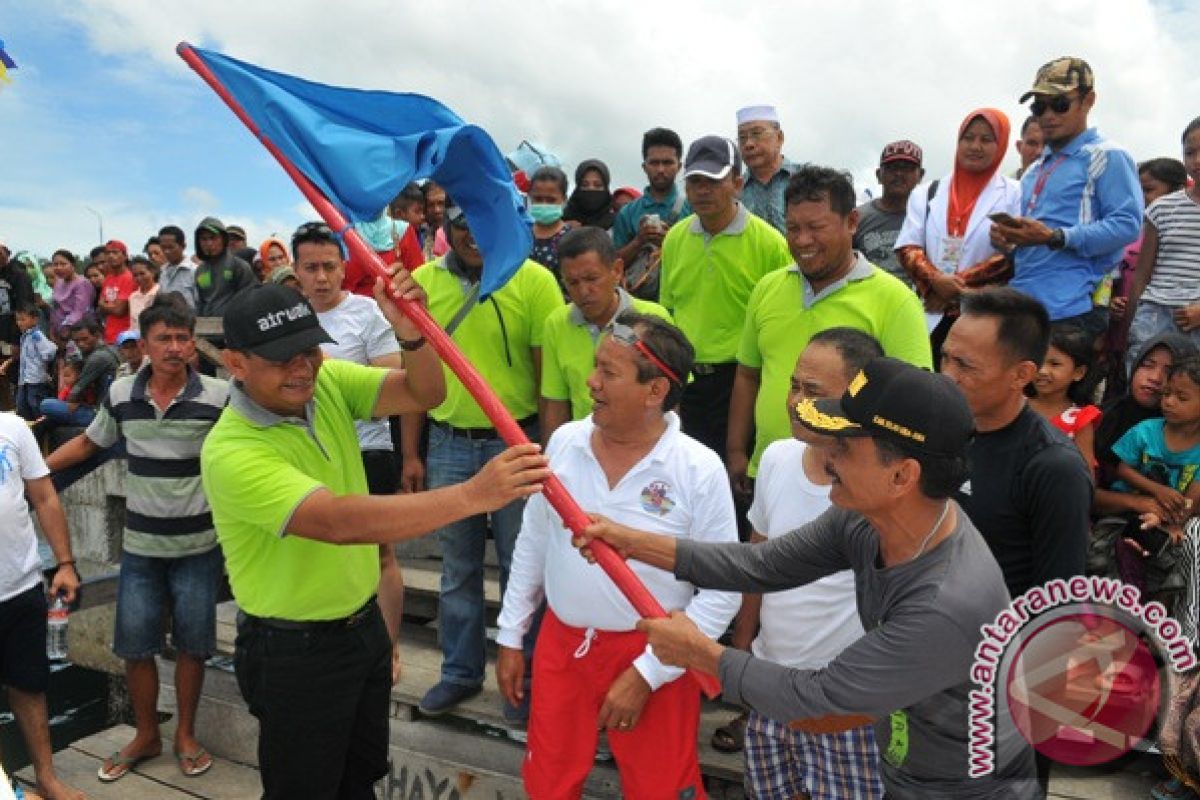 Gubernur lepas lomba perahu layar 