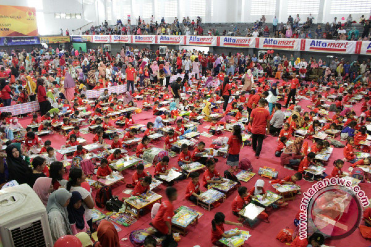 Ribuan Anak Ikut Lomba Mewarnai di Mataram 