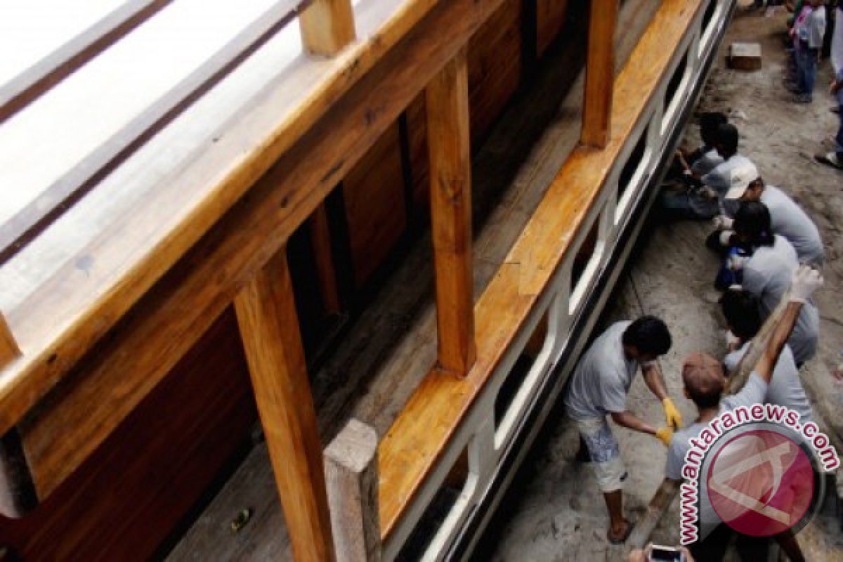 PENURUNAN KAPAL PINISI