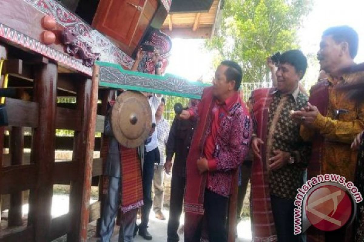 Rumat Adat Urat II di Samosir Diresmikan