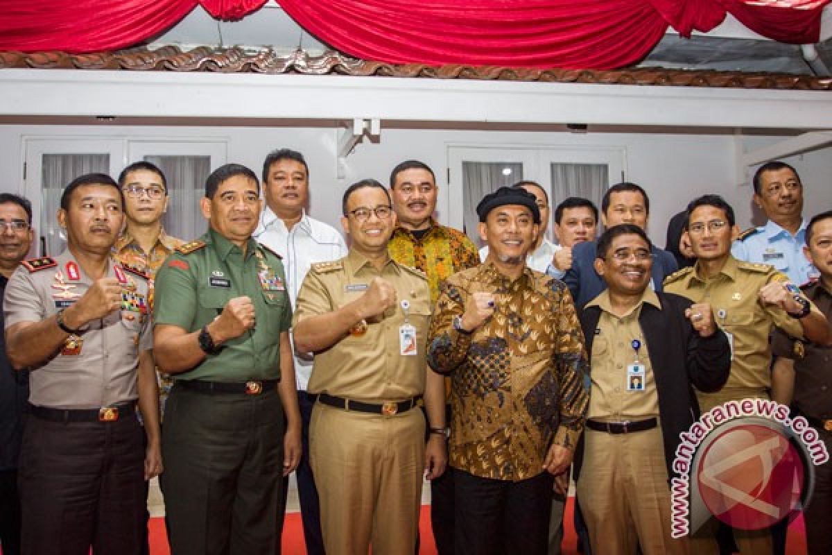 Anies-Sandi sampaikan visi misinya 15 November