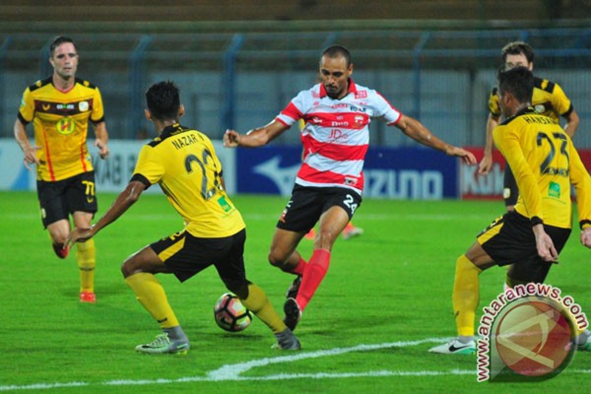 Madura United taklukkan Barito Putra 3-1