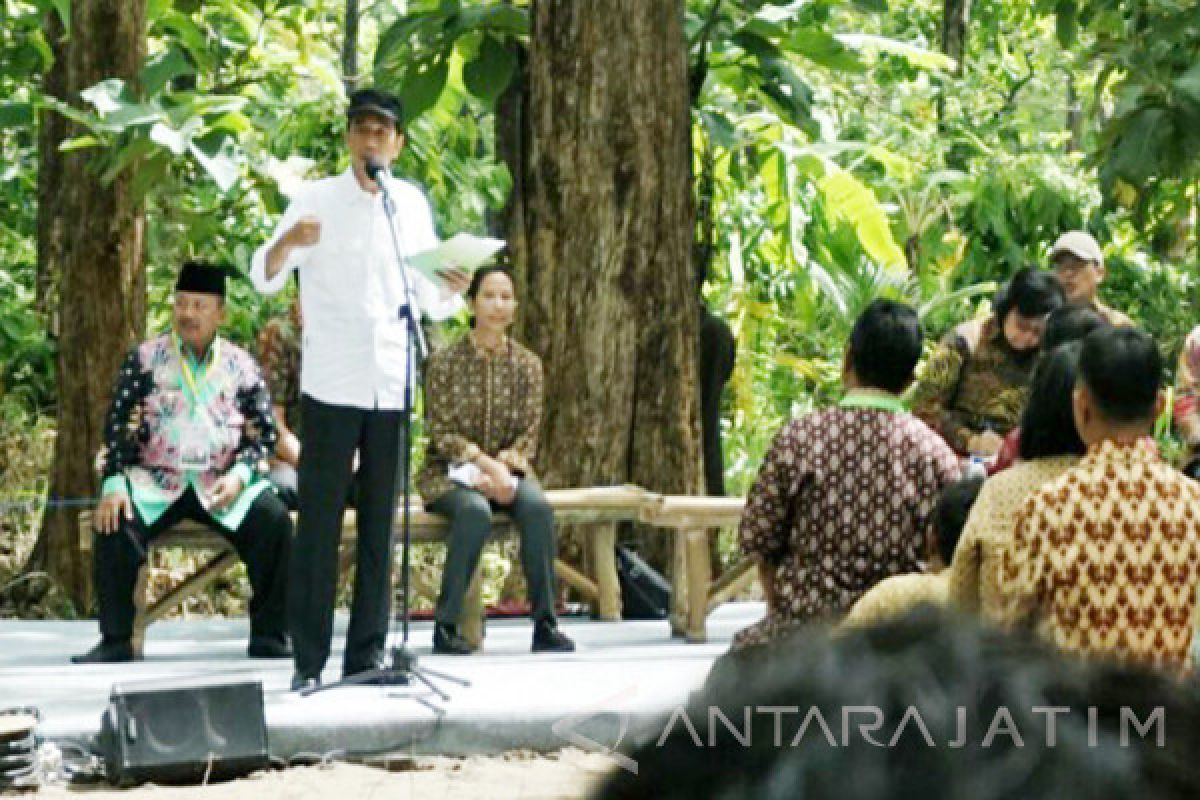 Jokowi on Working Visit to Madiun