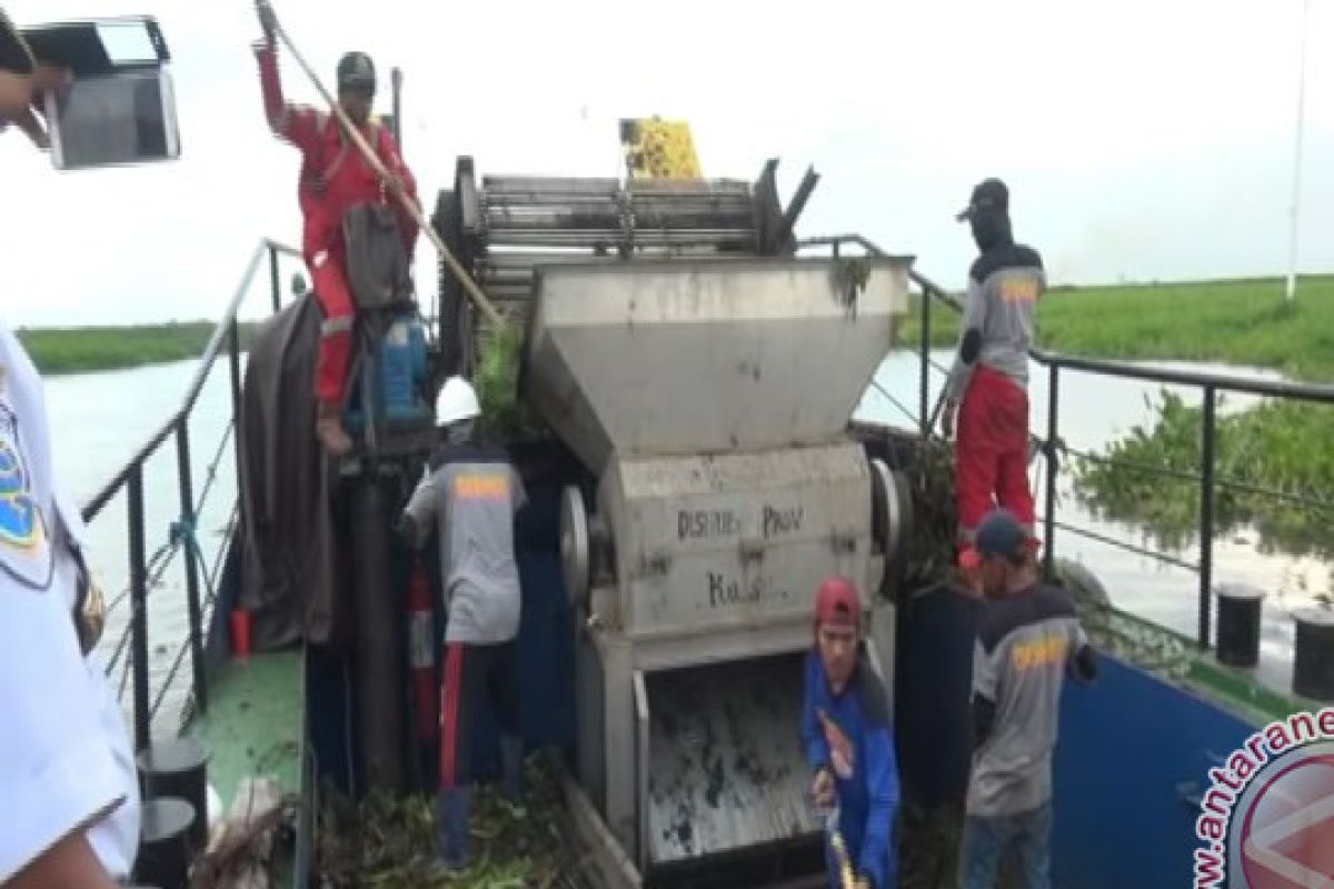 Dishub Kalsel Bersihkan Sungai di Hulu Sungai Utara