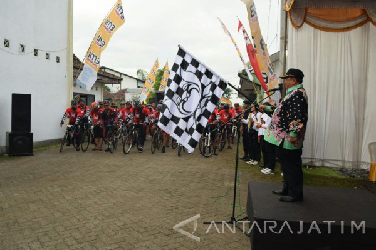 Bupati Madiun Berangkatkan Peserta Sepeda Tour de Java