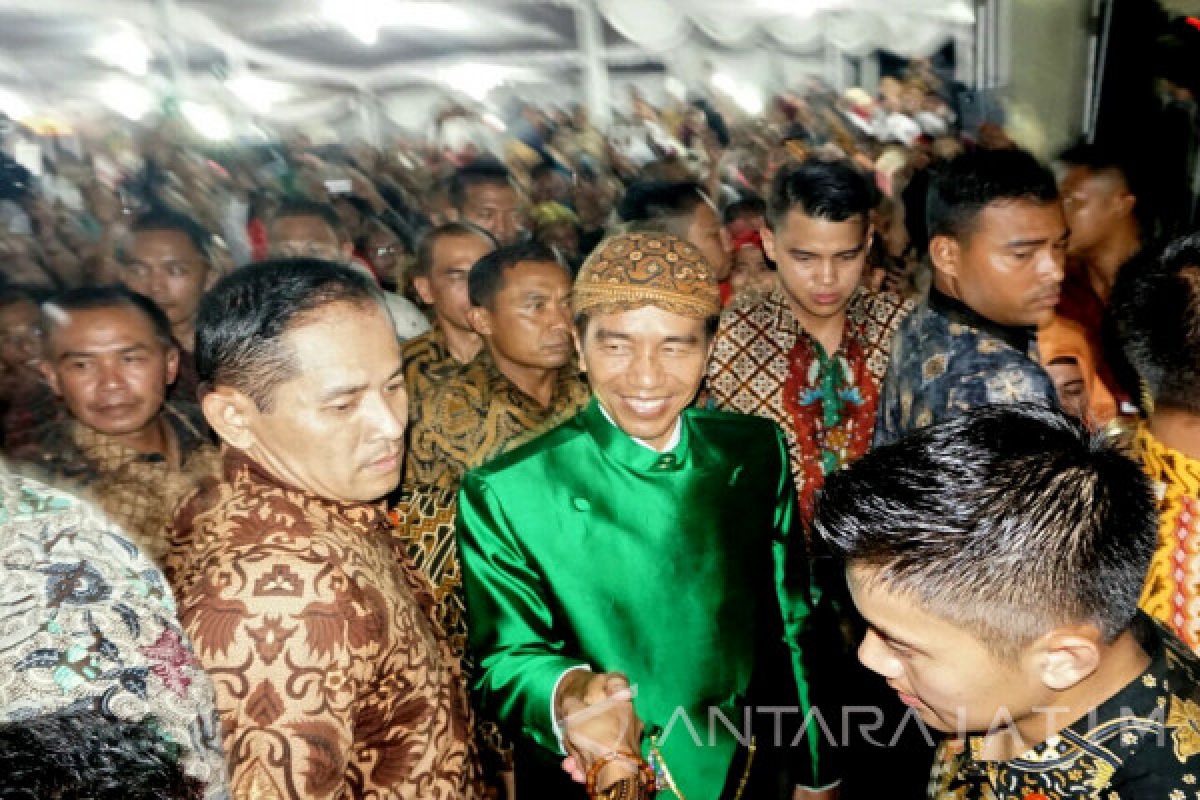 Jokowi: Acara Pernikahan Kahiyang-Bobby Sederhana (Video)
