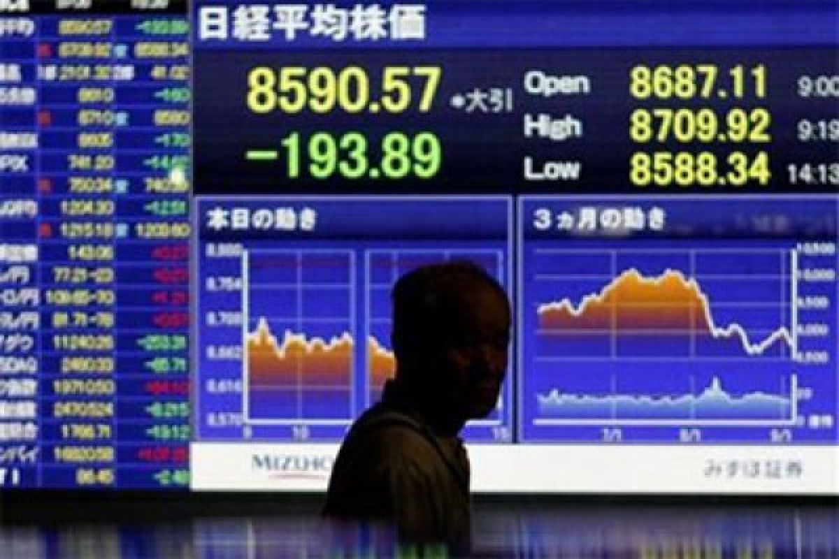 Nikkei Senin pagi jatuh terseret laba yang lemah dan kekhawatiran teknologi AS