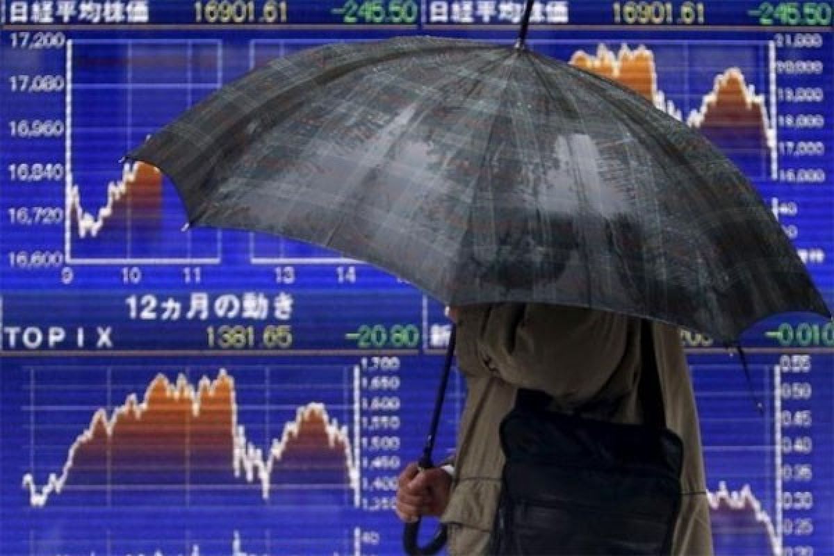 Saham eksportir terangkat, bursa Tokyo naik