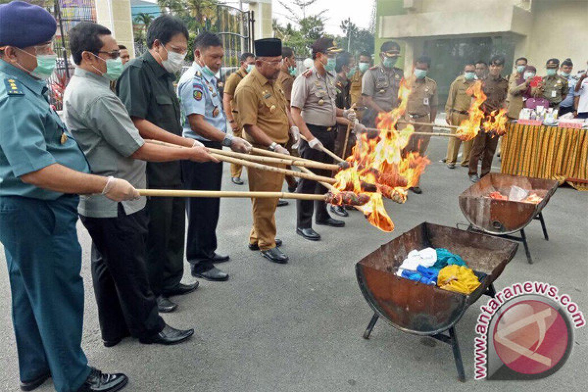 Kejari Tanjungpinang Musnahkan Barang Bukti Sejumlah Perkara