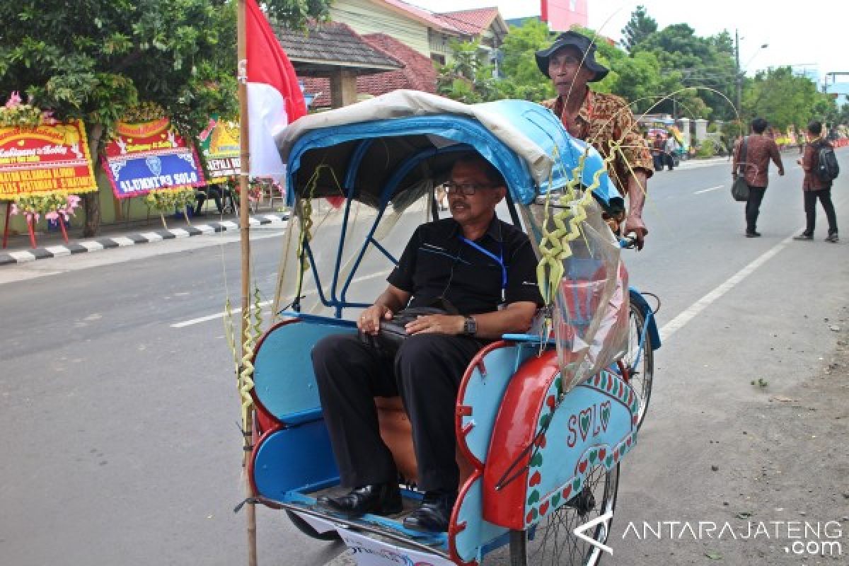 Tukang Becak Solo Kebagian Berkah Jokowi Mantu