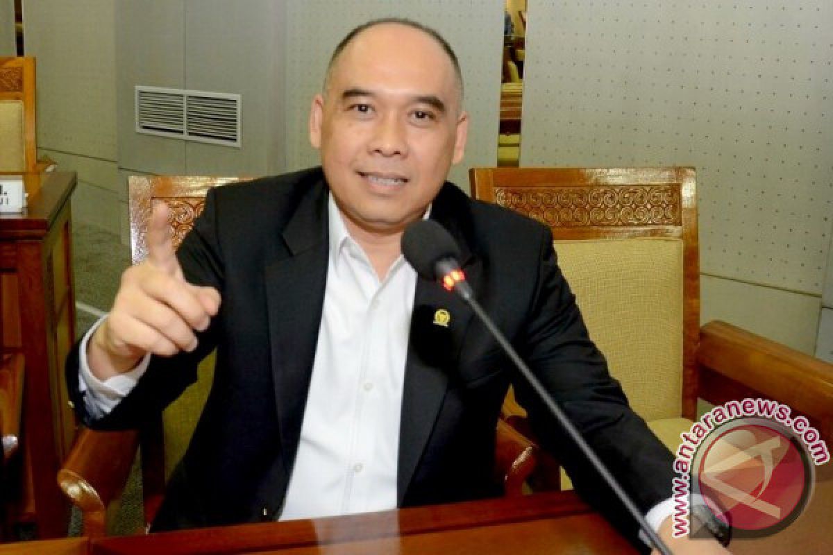 Anggota DPR imbau masyarakat gunakan transaksi nontunai