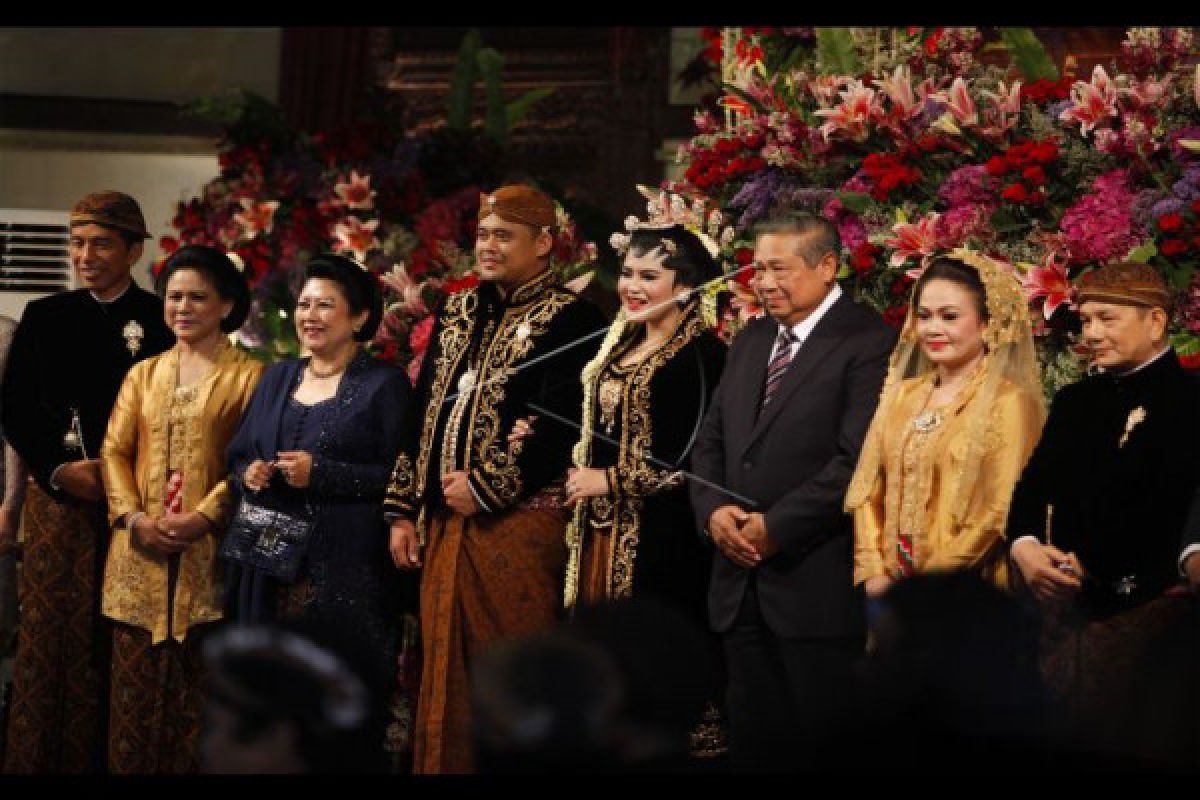 Wapres Jusuf Kalla dan Yudhoyono Meninggalkan Graha Saba Buana