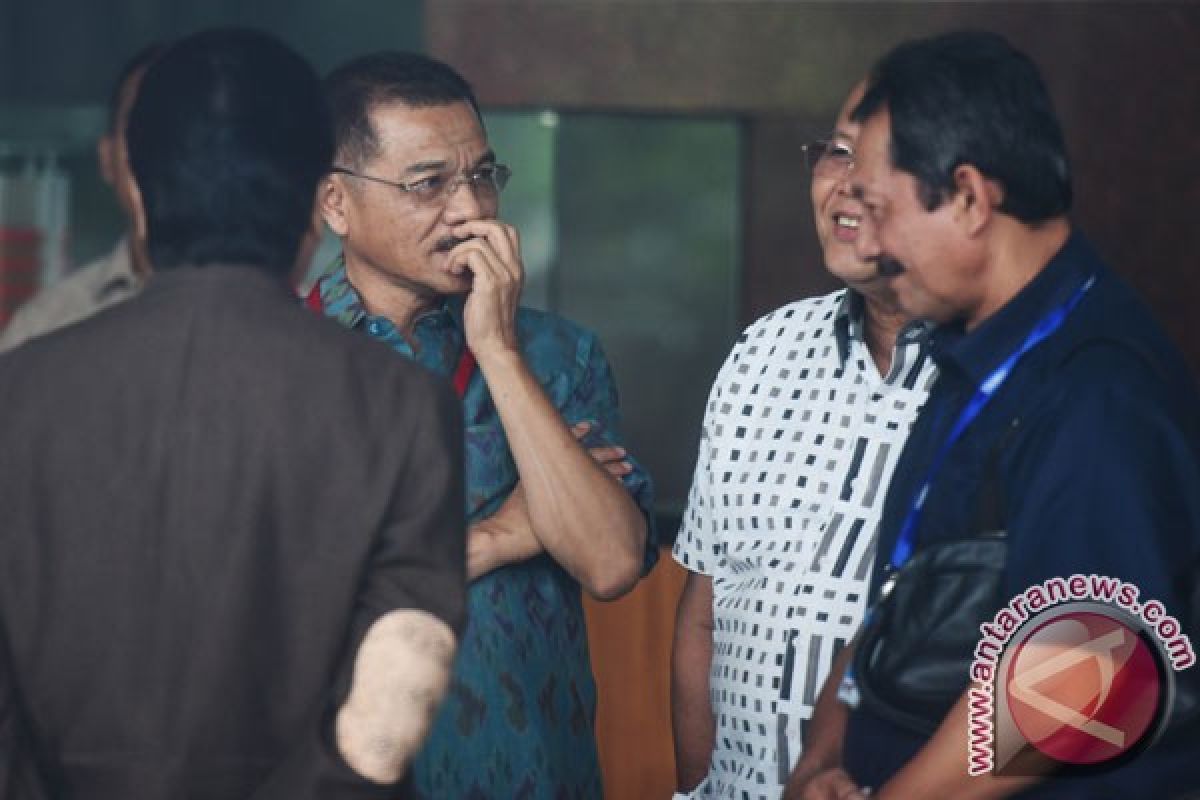 KPK periksa Gamawan dan Hotma terkait KTP-e