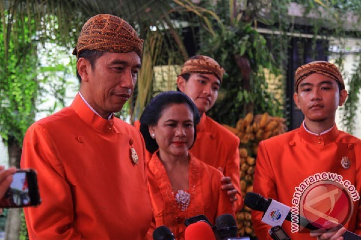Jokowi: Acara Pernikahan Kahiyang-Bobby Sederhana