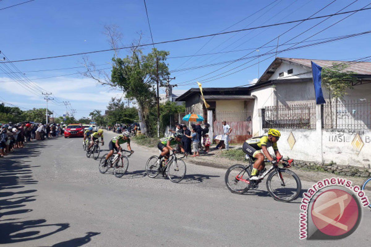 Peserta TDCC Melintas Di Atas Sungai Sigi - Palu