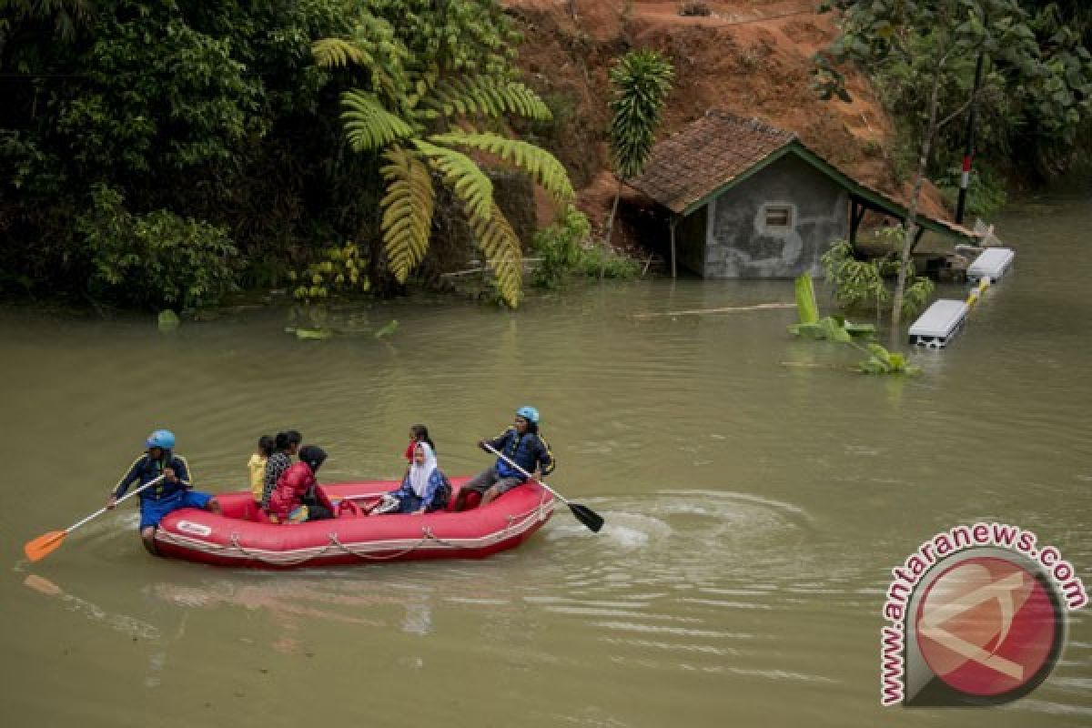 Kemensos targetkan 100 kampung siaga bencana 2018