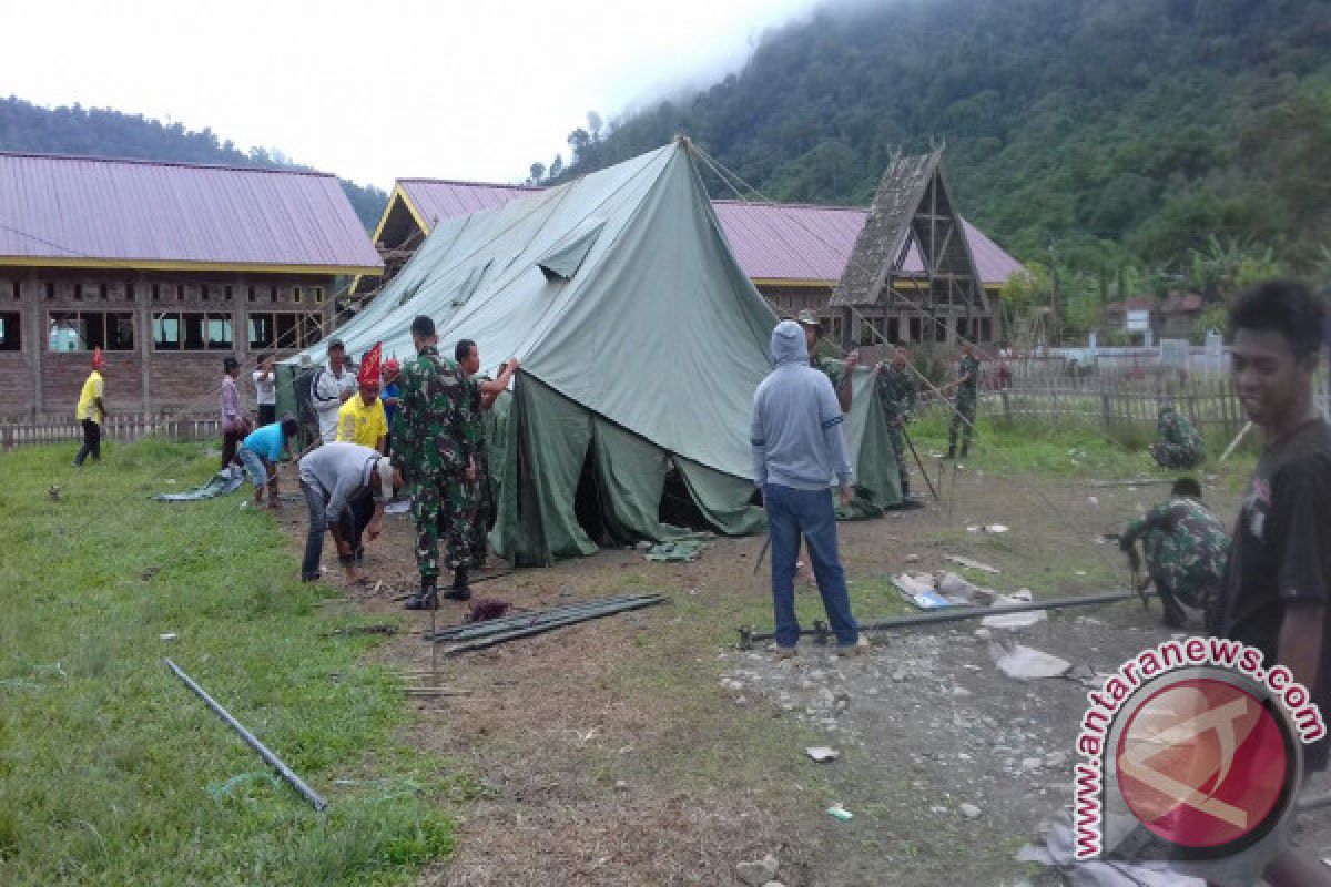 GOTONG ROYONG BANGUN SEKOLAH DARUTAT