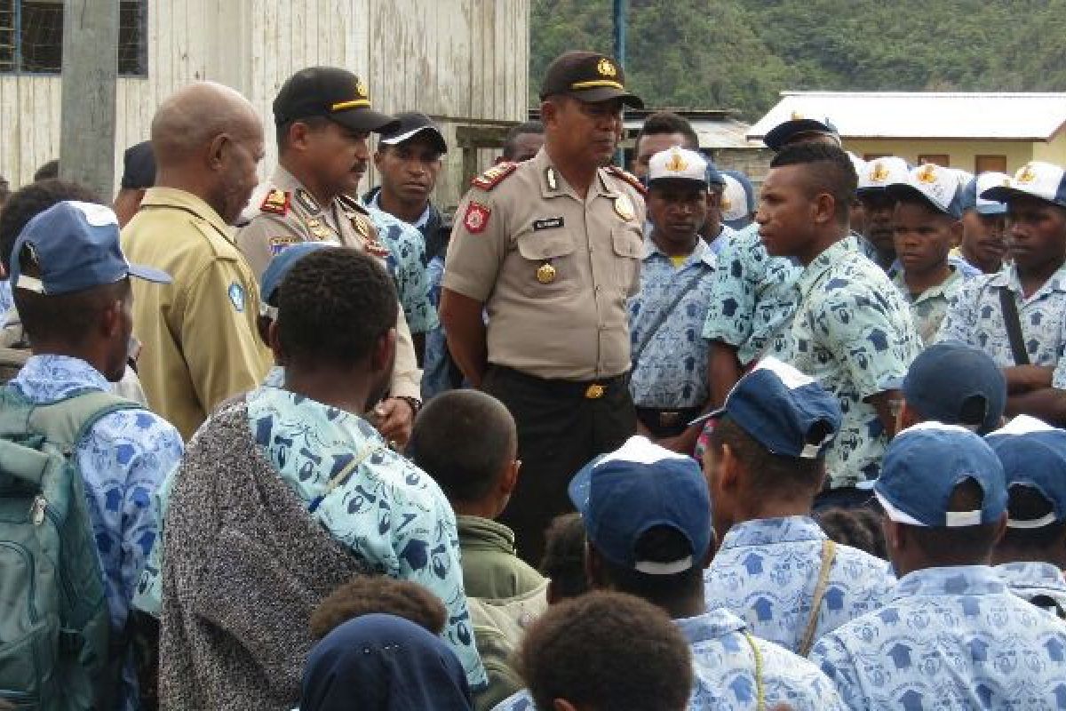 Polisi Pegunungan Bintang mediasi protes pelajar SMP