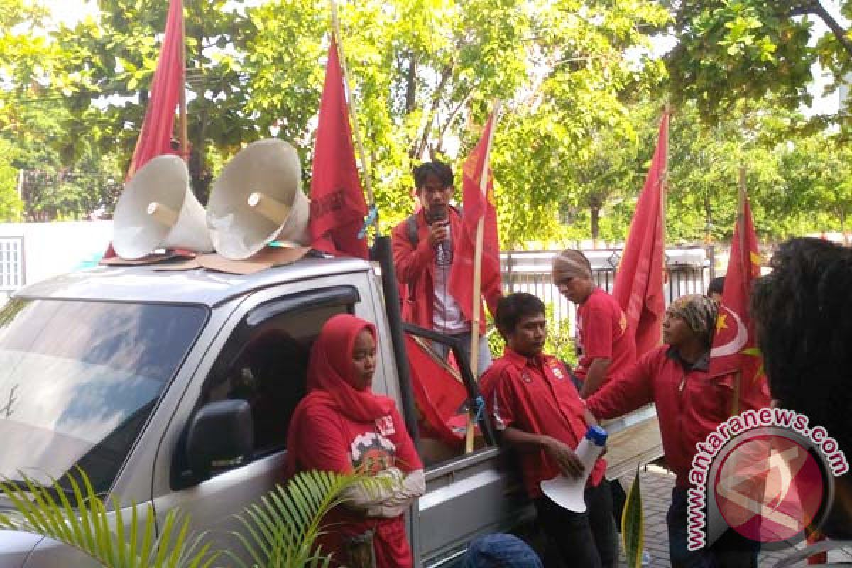 Rapat UMK Perwakilan Serikat Pekerja "Walk Out"