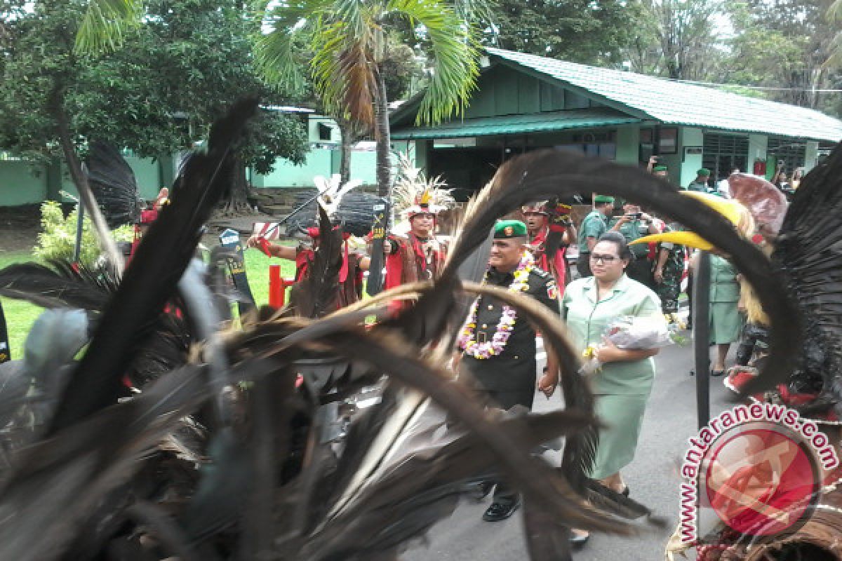 Tarian Cakalele warnai penyambutan pelepasan Dandim Manado