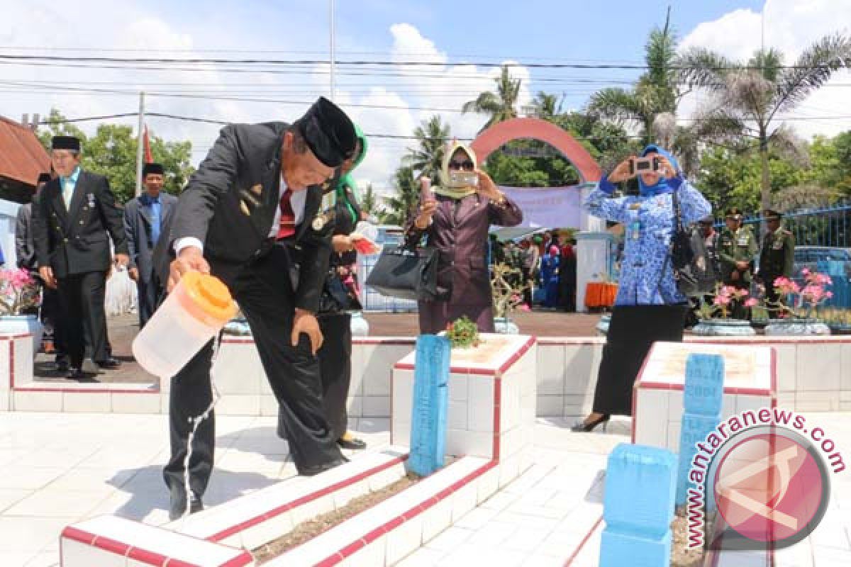 Bupati Bulukumba Ziarah ke Makam  Sulthan Daeng Radja