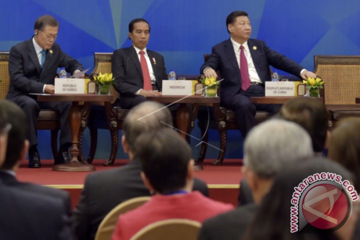 President Jokowi, Prime Minister Turnbull Meet In Vietnam