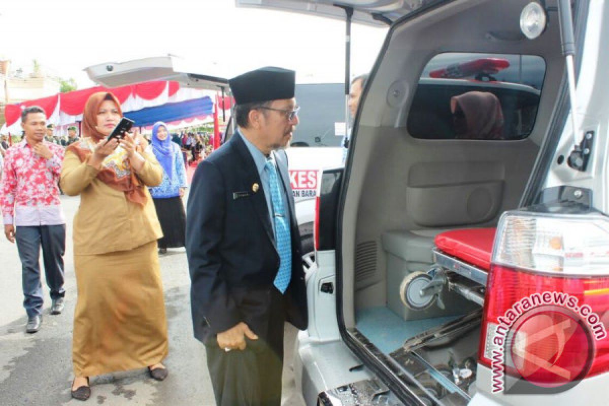 Momen Hari Kesehatan Nasional, Pasaman Barat Terima Bantuan Tiga Ambulan