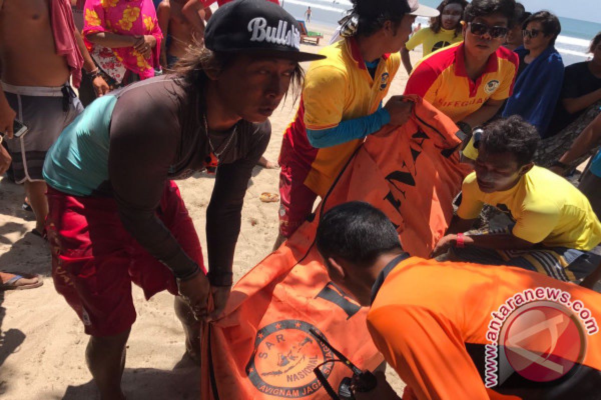 SAR Evakuasi Wisatawan Jateng Terseret Arus di Pantai Kuta