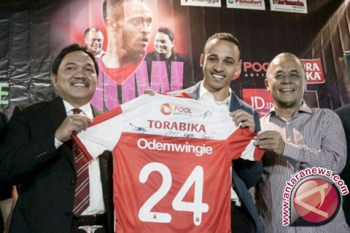 Khawatir Rusuh, Peter Odemwingie Putus Kontrak Dengan Madura United