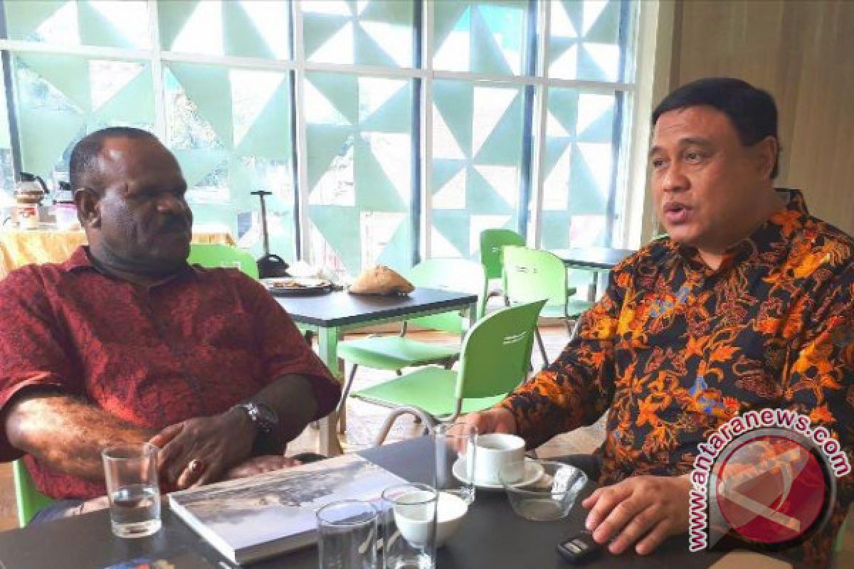 Direktur PAK-HAM: Jangan saling curiga di Papua