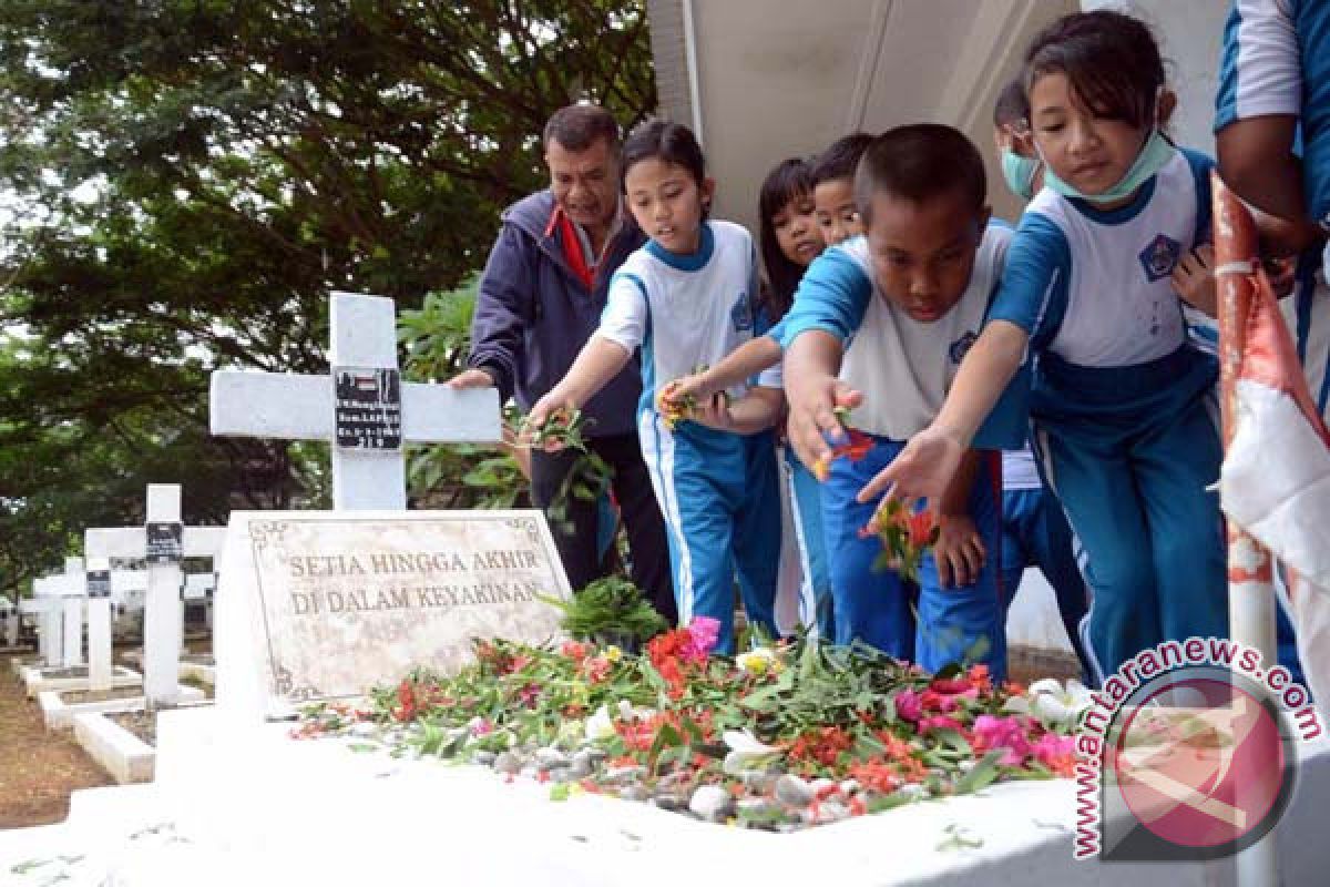 Ziarah Makam Pahlawan Edukasi Siswa Frater Makassar 