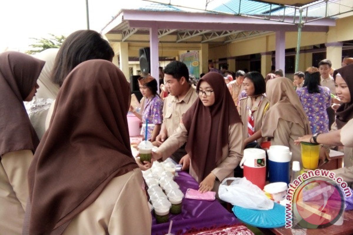 SMAN 1 Dusun Selatan Gelar Bazar