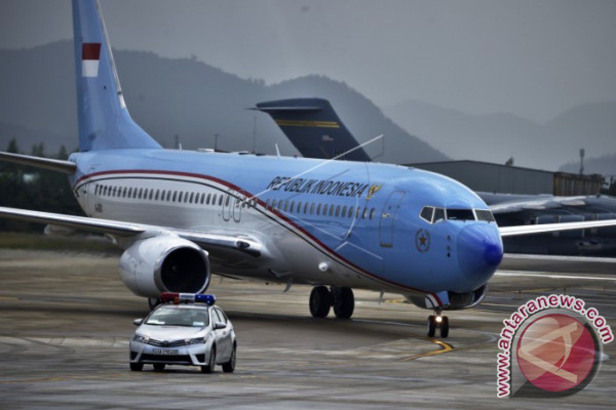 President Jokowi Arrives In Manila To Attend ASEAN Summit