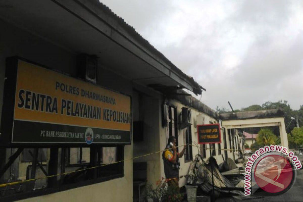 Dua Jenazah Pelaku Pembakaran Polres Dharmasraya Diambil Pihak Keluarga