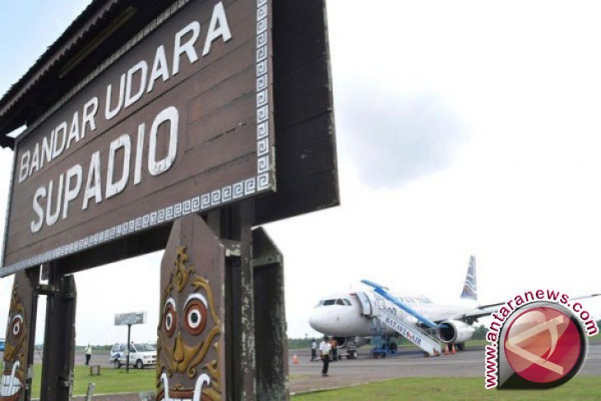 Bandara Supadio Banjir, Lion Batal Terbang