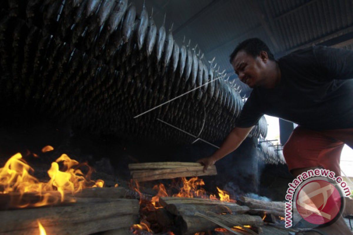 Produksi Ikan Asap Gorontalo Capai Satu Ton/Hari