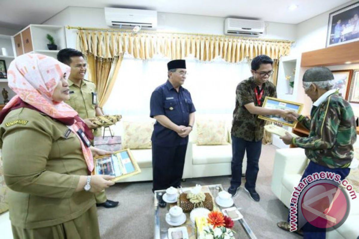 CSR PT AGM Bantu Bangun Rumah Warga