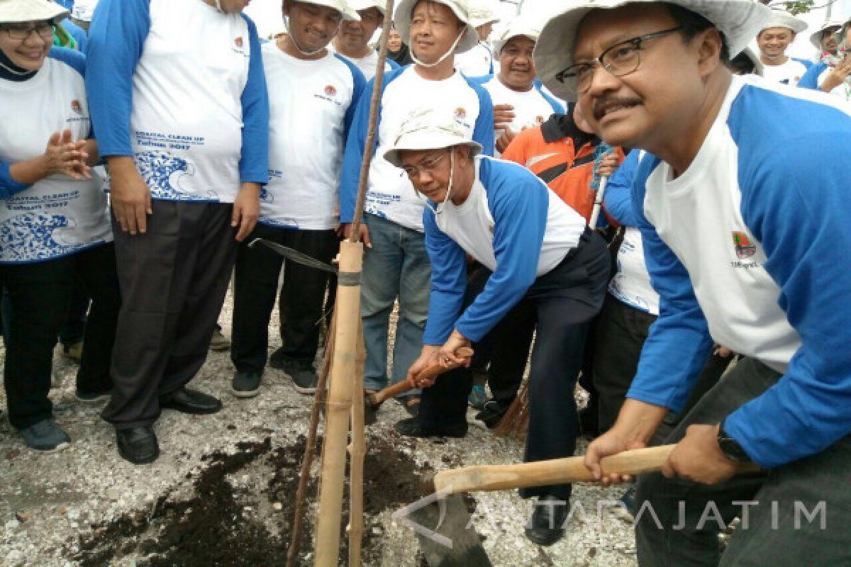 Gus Ipul Bangga Risma Jadikan Kenjeran Semakin Bersih