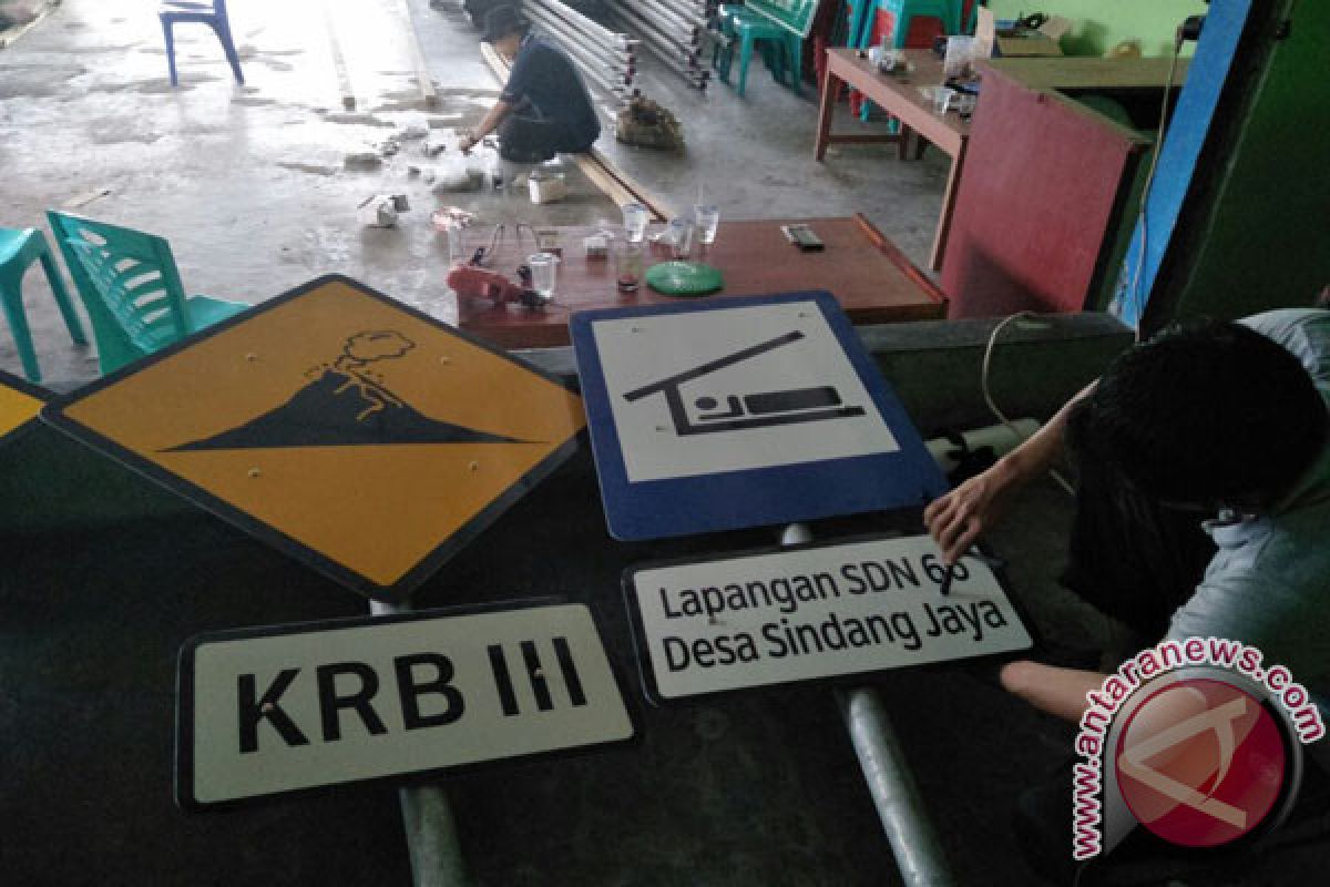 BPBD Pasang Rambu Peringatan Bencana Gunung Berapi