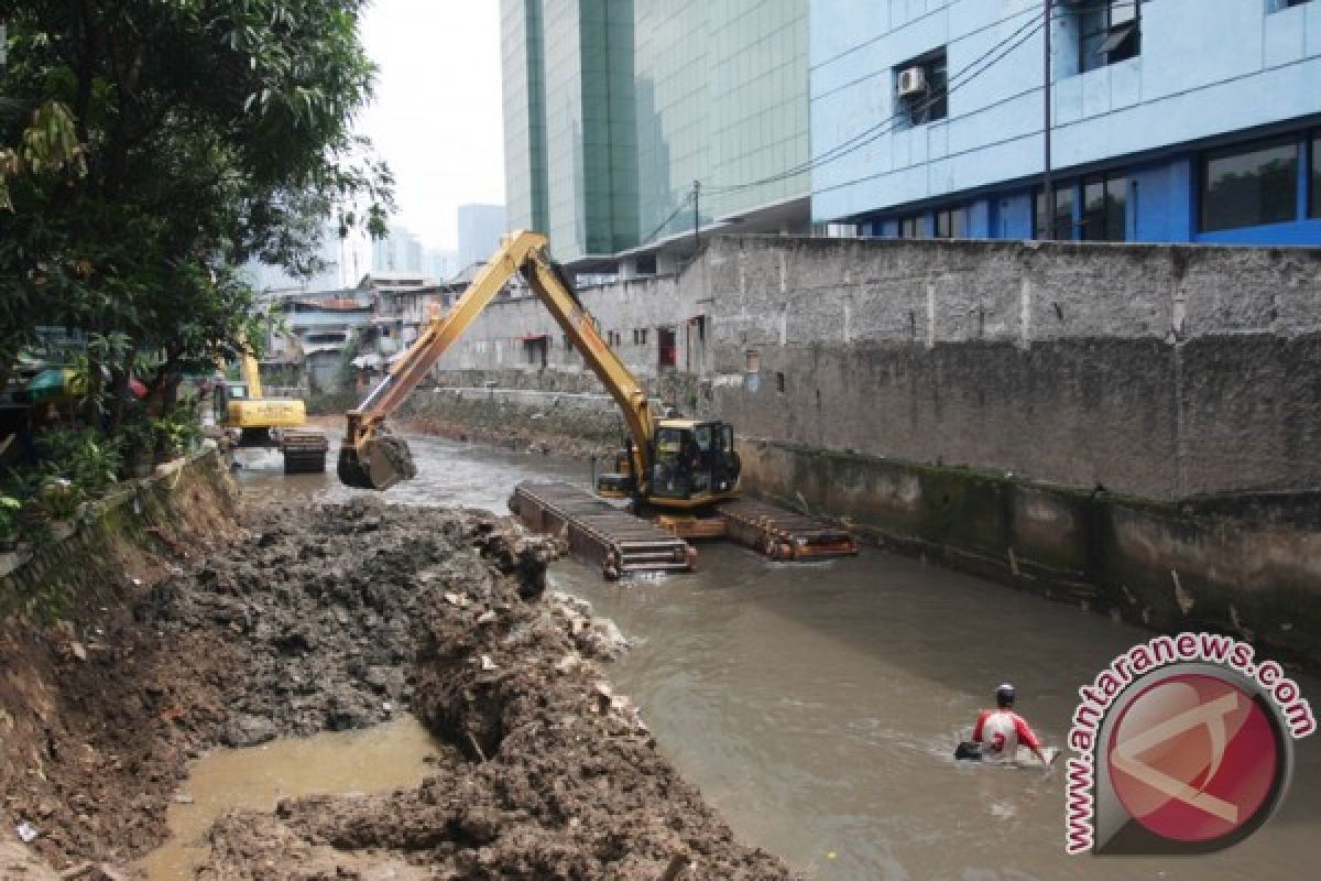 Pemprov DKI bangun kembali rumah terdampak longsor di Pademangan