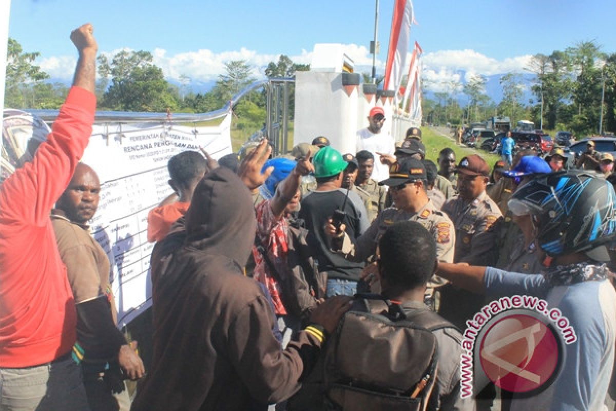 Polisi buka paksa blokade Sentra Pemerintahan Mimika 