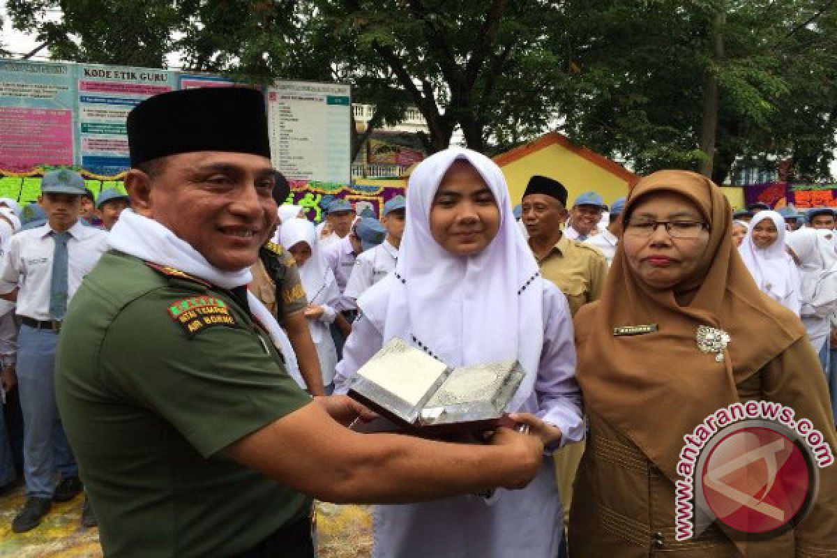 Kunjungi MAN 1, Pangkostrad Didambakan Siswa-Siswi.